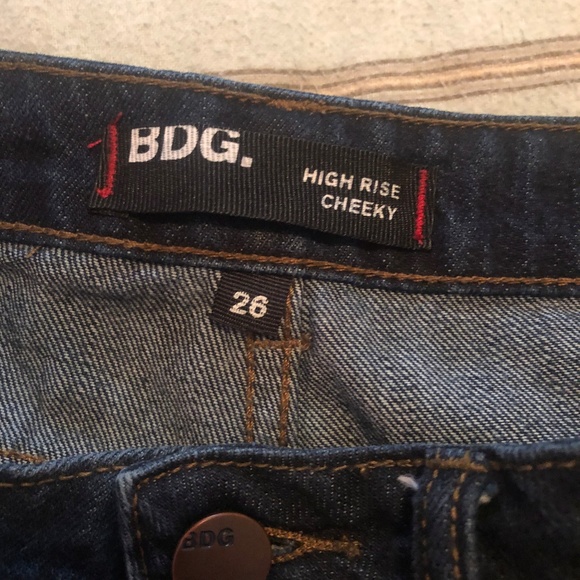 BDG HIGH RISE CHEEKY DISTRESSED DENIM SHORTS 26 - Picture 3 of 3